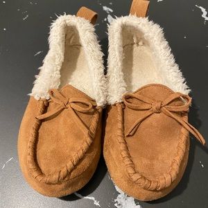 Gap kid’s slippers size 12/13 EUC Sherpa interior